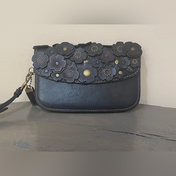COACH Boutique 1941 Tea Rose Floral Applique Wristlet Clutch Pouch in Black - Picture 10 of 11